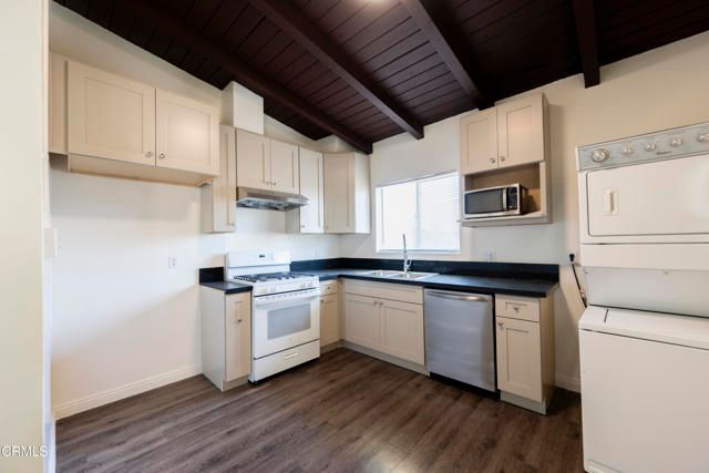 3620 S Budlong Avenue, Los Angeles, CA 90007