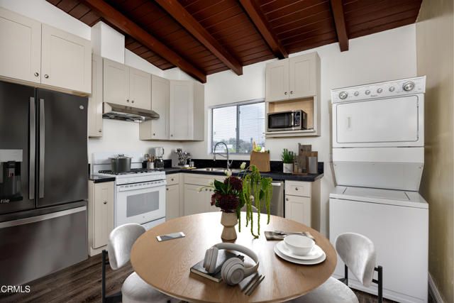 3620 S Budlong Avenue, Los Angeles, CA 90007