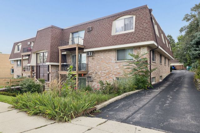 201 N President Street 3C, Wheaton, IL 60187