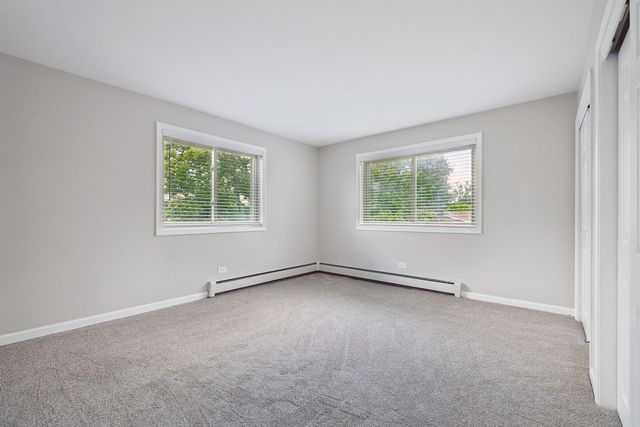 201 N President Street 3C, Wheaton, IL 60187