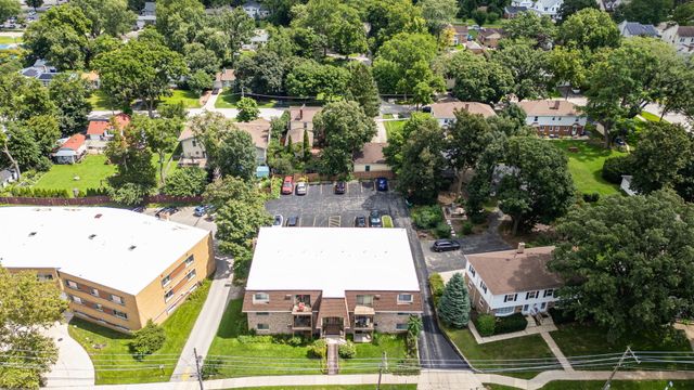 201 N President Street 3C, Wheaton, IL 60187