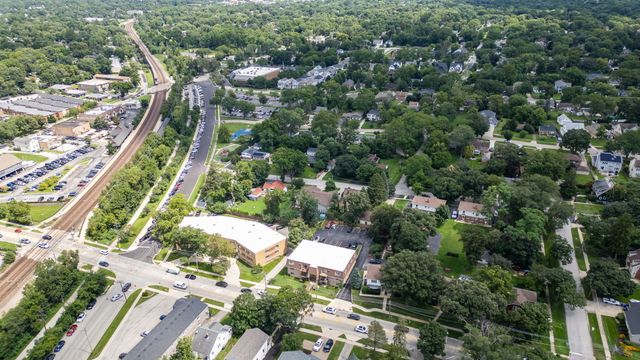 201 N President Street 3C, Wheaton, IL 60187