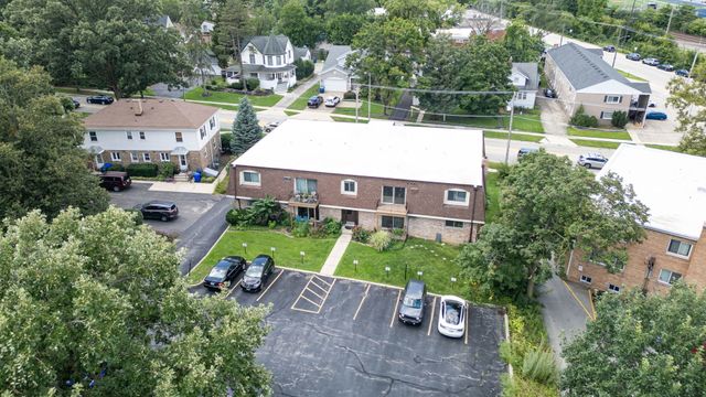 201 N President Street 3C, Wheaton, IL 60187