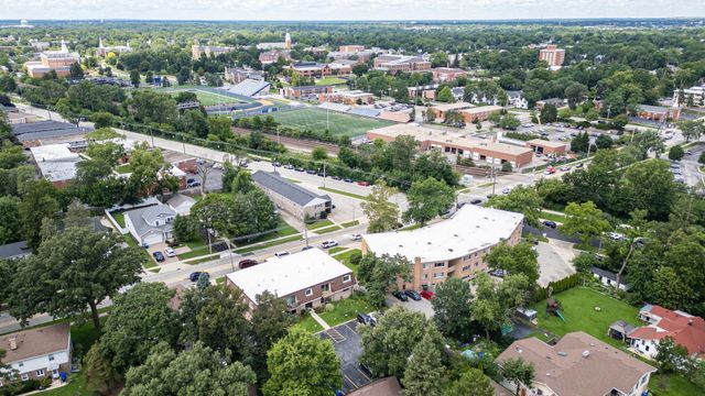 201 N President Street 3C, Wheaton, IL 60187