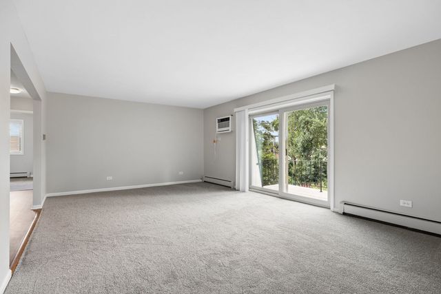 201 N President Street 3C, Wheaton, IL 60187