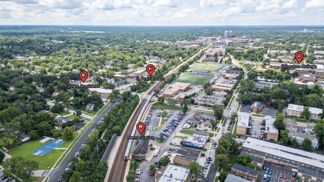 201 N President Street 3C, Wheaton, IL 60187