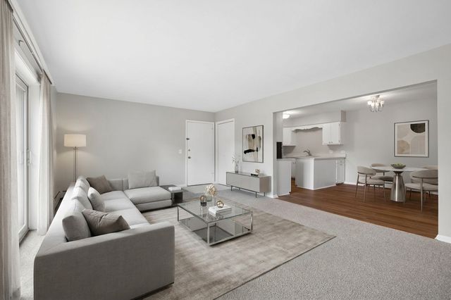 201 N President Street 3C, Wheaton, IL 60187