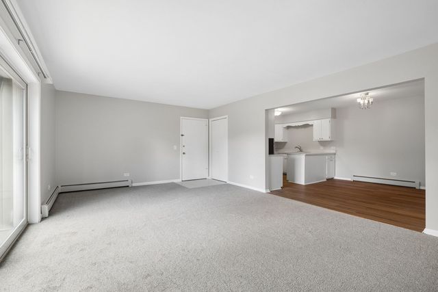 201 N President Street 3C, Wheaton, IL 60187