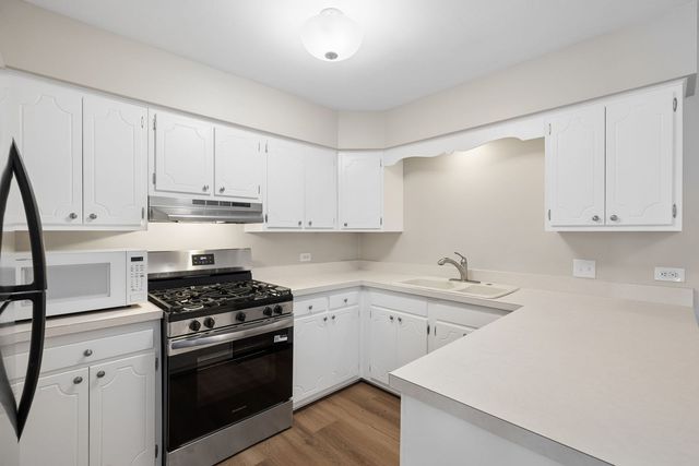 201 N President Street 3C, Wheaton, IL 60187