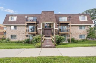 201 N President Street 3C, Wheaton, IL 60187