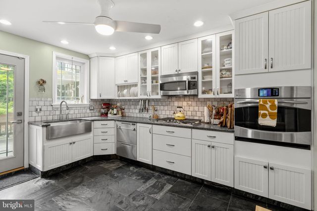 156 E ROUMFORT RD, Philadelphia, PA 19119