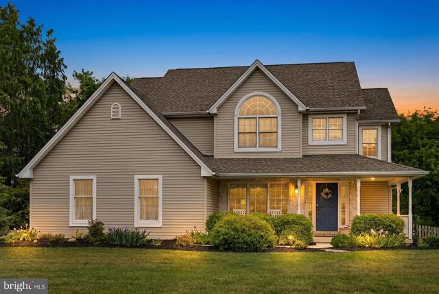 5 WOBURN ABBEY AVE, Camp Hill, PA 17011