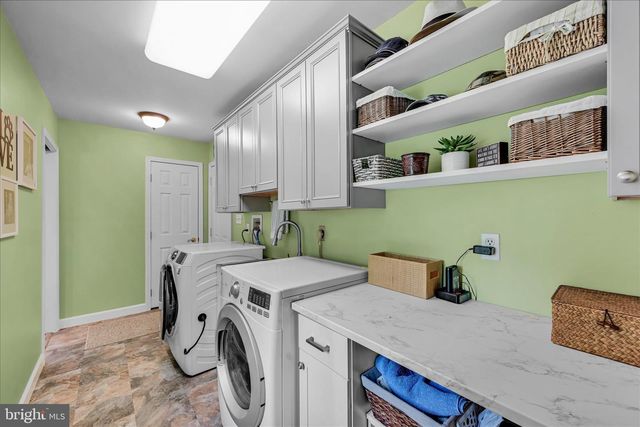 5 WOBURN ABBEY AVE, Camp Hill, PA 17011