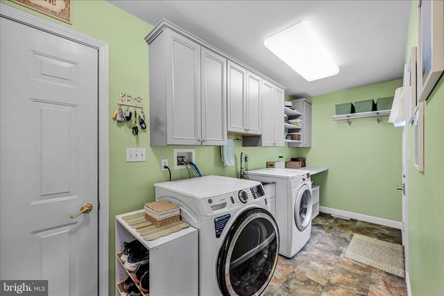 5 WOBURN ABBEY AVE, Camp Hill, PA 17011