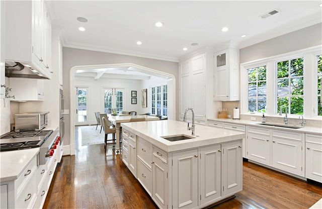 369 Pine Tree Drive NE, Atlanta, GA 30305