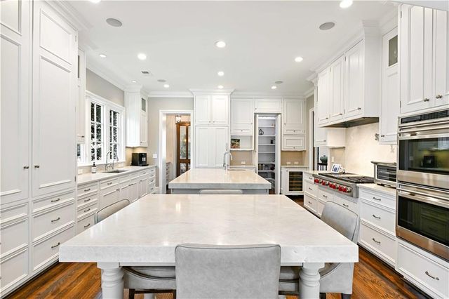 369 Pine Tree Drive NE, Atlanta, GA 30305