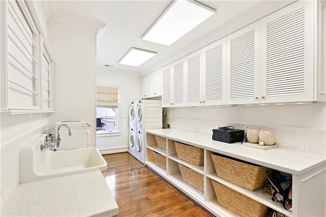 369 Pine Tree Drive NE, Atlanta, GA 30305