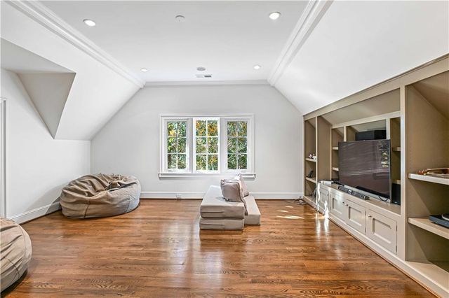 369 Pine Tree Drive NE, Atlanta, GA 30305