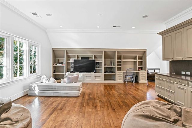369 Pine Tree Drive NE, Atlanta, GA 30305