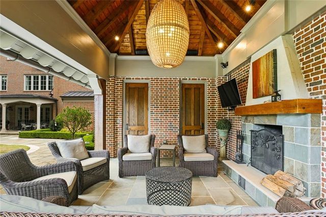 369 Pine Tree Drive NE, Atlanta, GA 30305