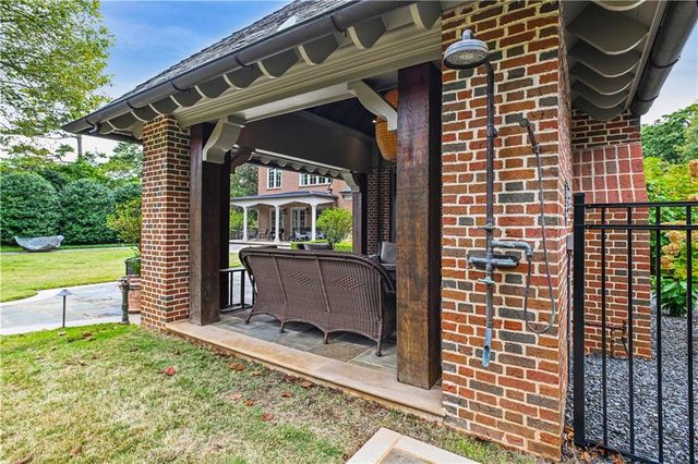 369 Pine Tree Drive NE, Atlanta, GA 30305