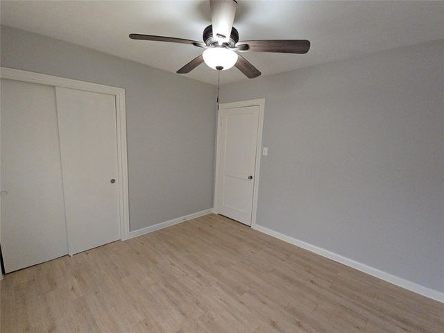 2705 S Crockett Street, La Marque, TX 77568