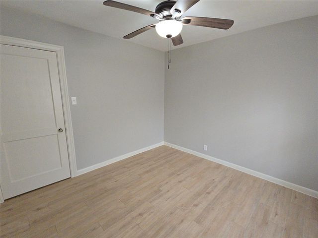 2705 S Crockett Street, La Marque, TX 77568