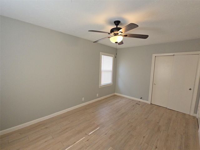 2705 S Crockett Street, La Marque, TX 77568