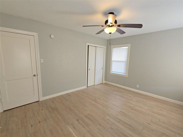 2705 S Crockett Street, La Marque, TX 77568