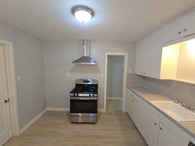 2705 S Crockett Street, La Marque, TX 77568