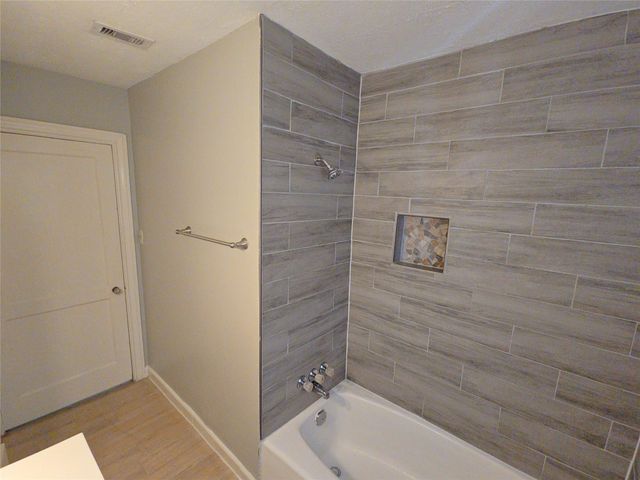 2705 S Crockett Street, La Marque, TX 77568