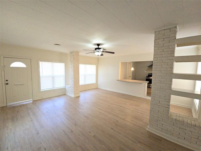 2705 S Crockett Street, La Marque, TX 77568