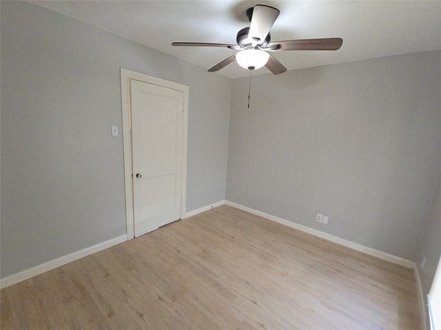 2705 S Crockett Street, La Marque, TX 77568