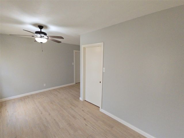 2705 S Crockett Street, La Marque, TX 77568