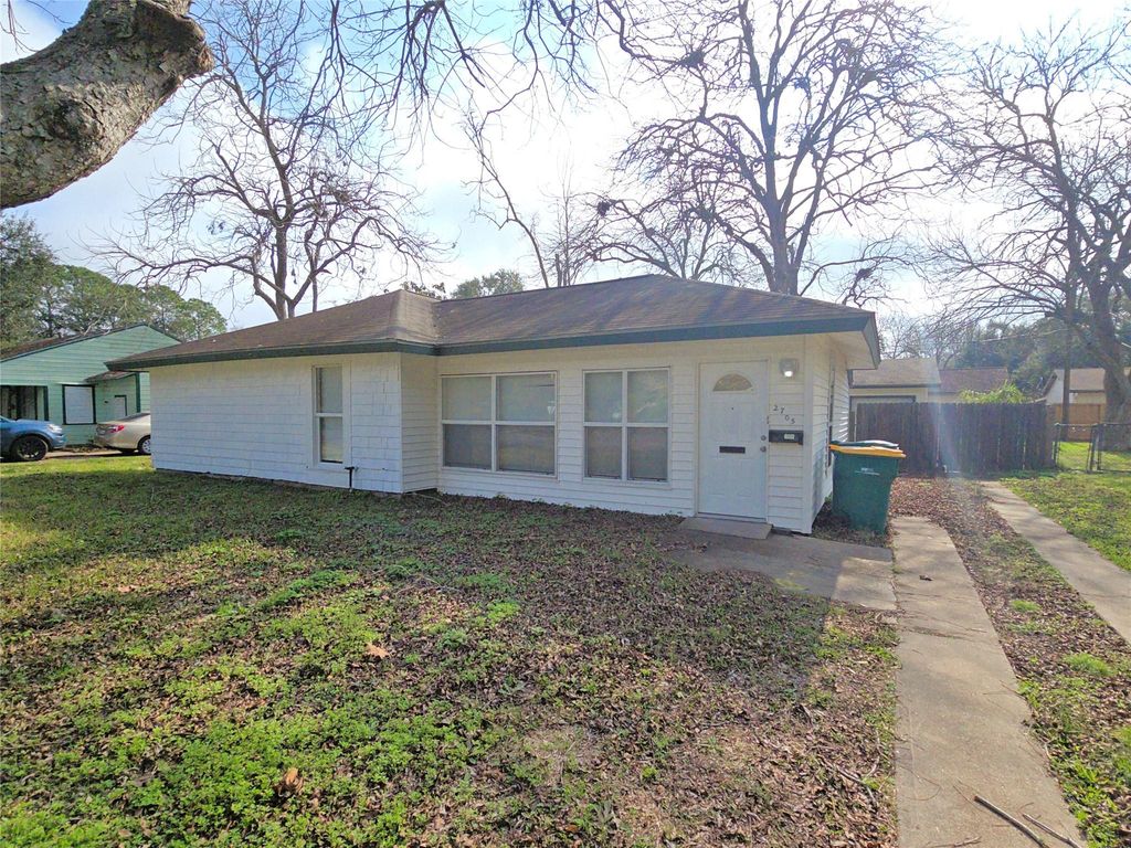 2705 S Crockett Street, La Marque, TX 77568
