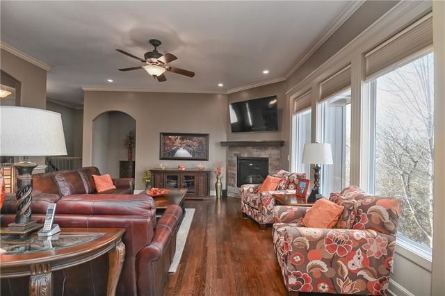 215 S Canyon Drive, Olathe, KS 66061