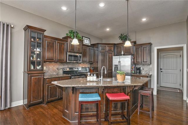 215 S Canyon Drive, Olathe, KS 66061