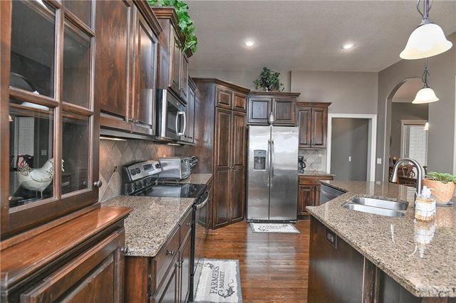 215 S Canyon Drive, Olathe, KS 66061