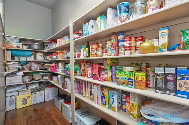 215 S Canyon Drive, Olathe, KS 66061