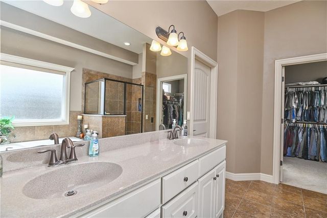 215 S Canyon Drive, Olathe, KS 66061