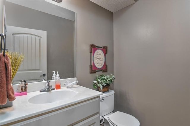 215 S Canyon Drive, Olathe, KS 66061