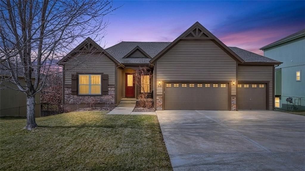215 S Canyon Drive, Olathe, KS 66061