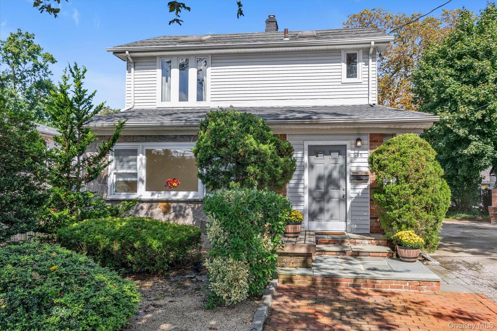 585 Seaman Avenue, Baldwin, NY 11510 — exterior