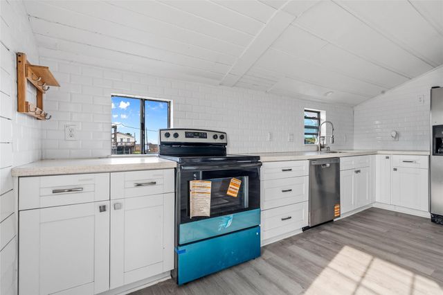 416 Seabean Street, Surfside Beach, TX 77541