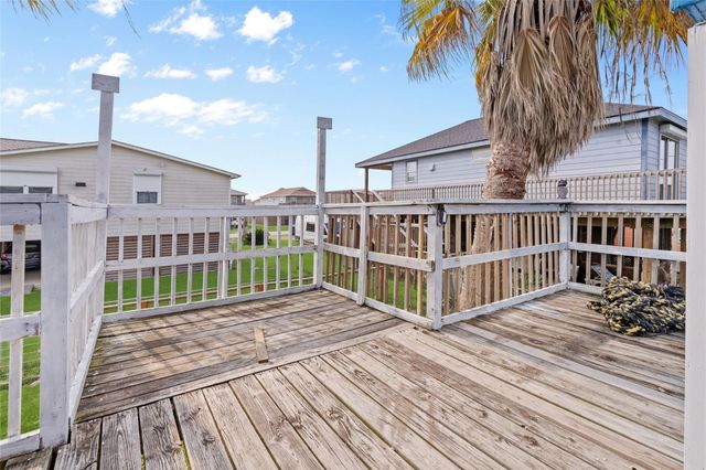 416 Seabean Street, Surfside Beach, TX 77541