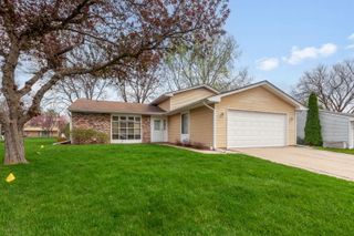 935 Brower Drive, Roselle, IL 60172