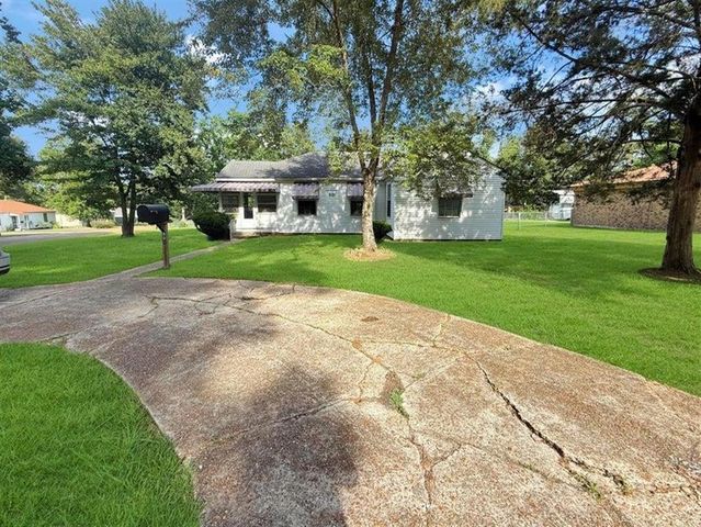 801 Kings Rd Road, Leesville, LA 71446