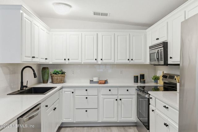 202 AZALEA Circle, Palatka, FL 32177