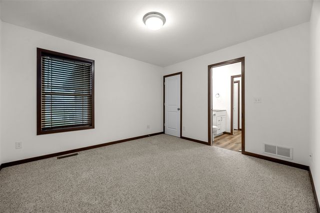 4320 Banar Avenue SW, Cedar Rapids, IA 52404