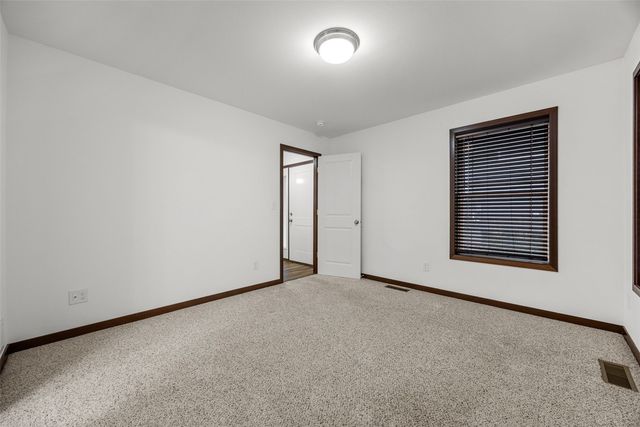 4320 Banar Avenue SW, Cedar Rapids, IA 52404